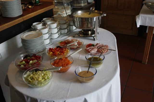 Café im Feld – Innenansicht 1
